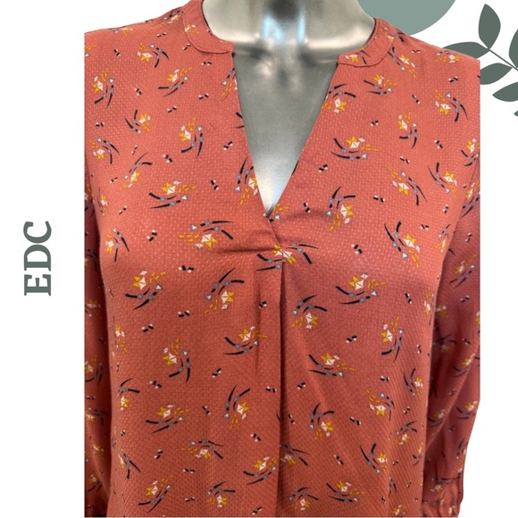 🛍️3/$40 EDC Rust Orange Floral Print Blouse Lightweight Patterned Blouse Medium - Picture 4 of 6